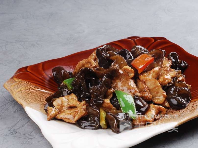 木耳炒肉盖浇饭图片