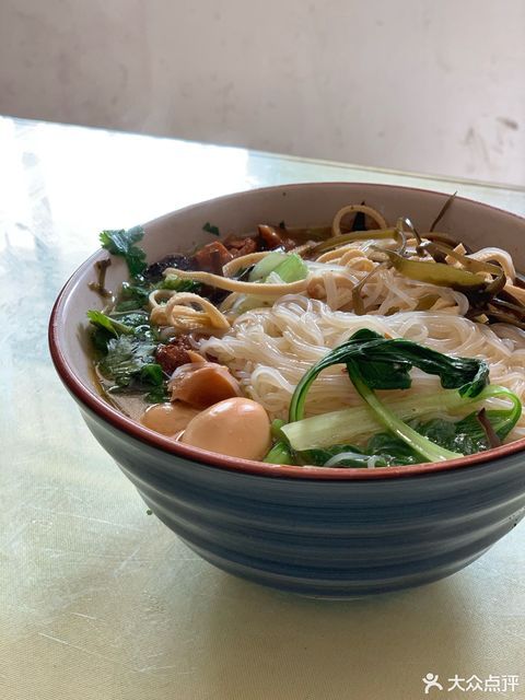 推荐菜:田记米线(书店街店)位于开封市龙亭区三胜街