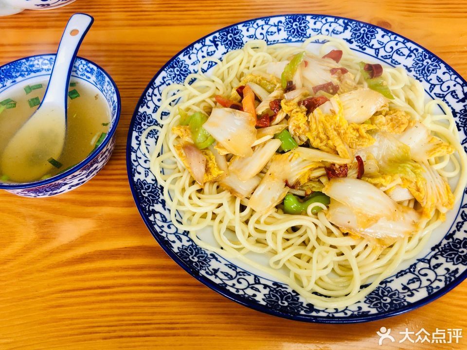 牛肉汤红烧牛肉拌面推荐菜:中国兰州牛肉拉面位于嘉兴市南湖区香槟街