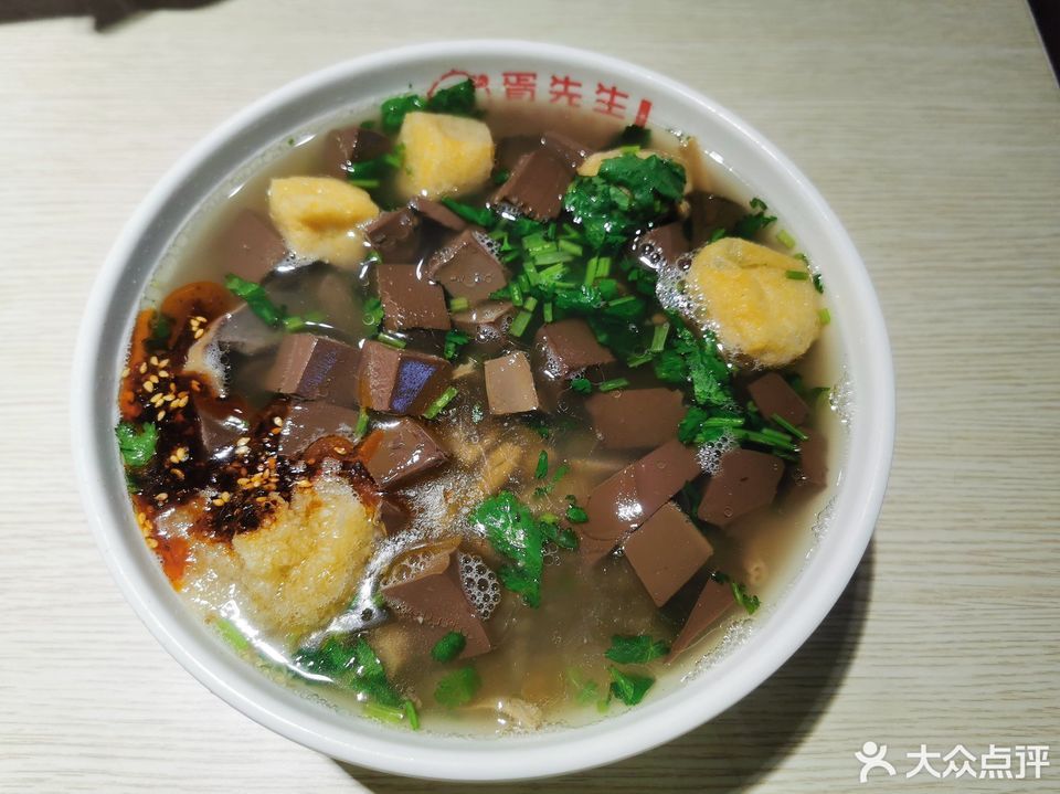 推荐菜:胥先生鸭血粉丝汤(云蝠大厦店)位于无锡市梁溪区中山路288号