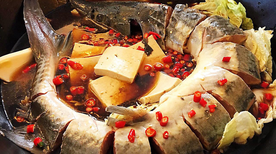 大嘎鱼贴饼子推荐菜:荣德灶台鱼(圣泉寺店)位于北京市怀柔区怀黄公路