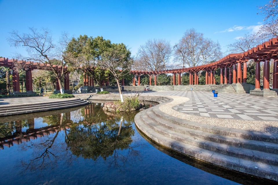 杭州市 休闲娱乐 景点公园 景点 > 罗马广场标签:景点休闲娱乐广场