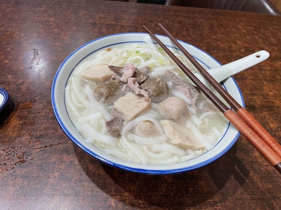 牛肉丸粿條湯圖片