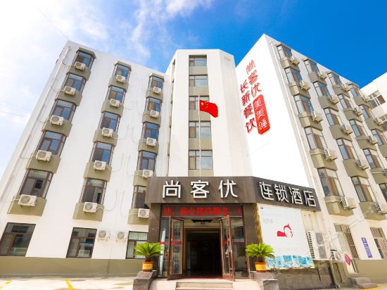 在哪,在哪里,在哪儿):青岛市黄岛区香江二路37号电话:楼外楼宾馆地址