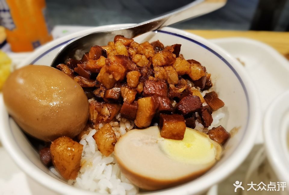 卤五花肉饭套餐图片