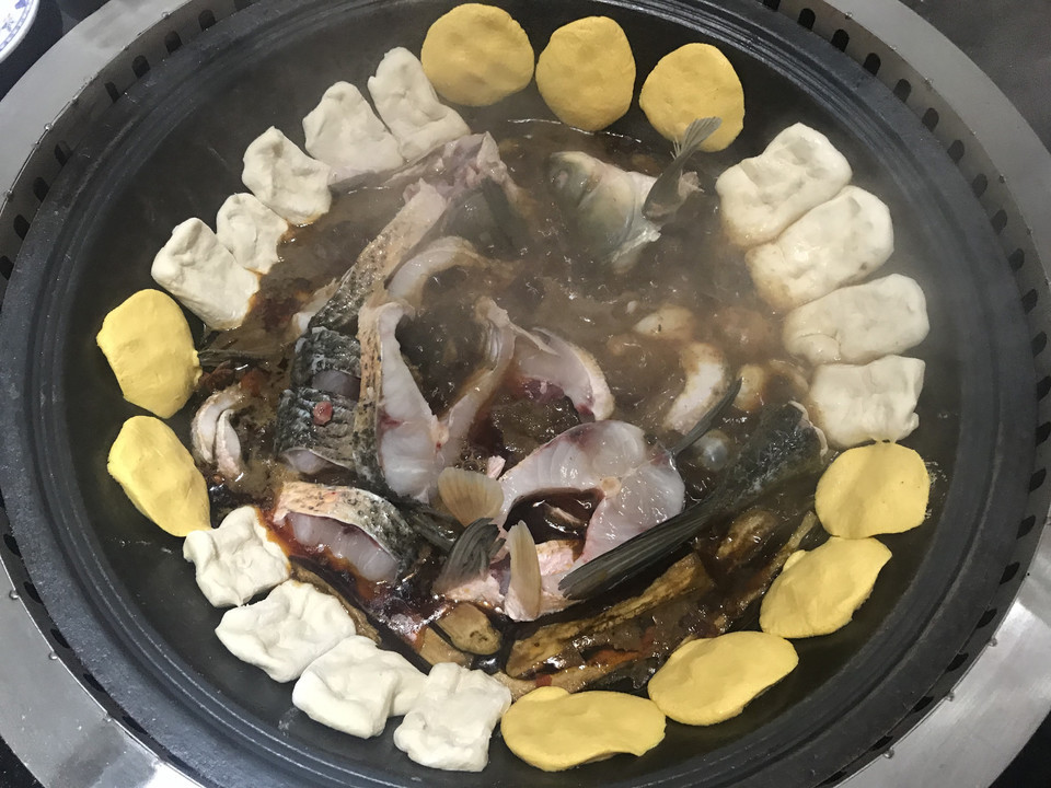 铁锅炖鱼图片