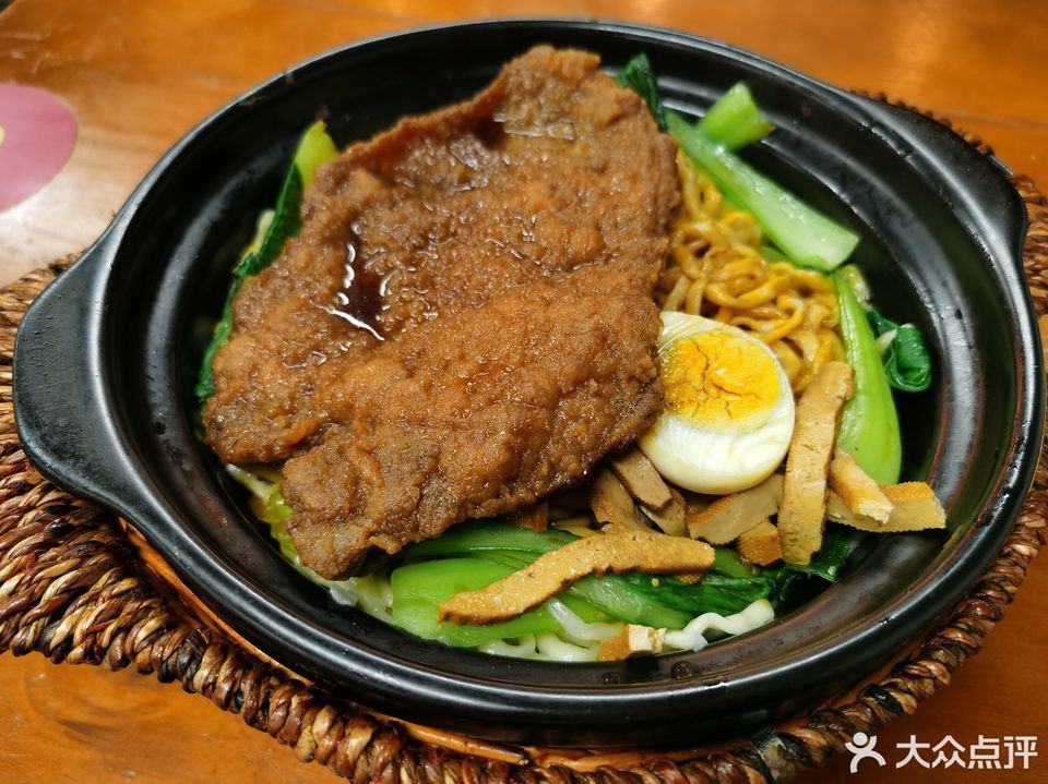 本帮大排焖面图片