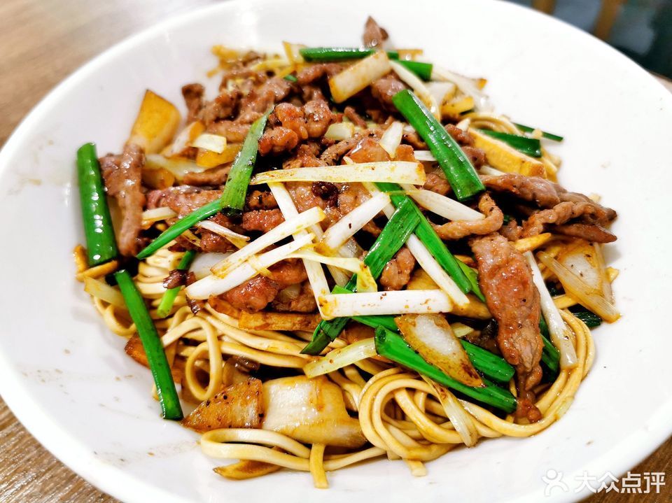 生爆牛肉丝拌川图片