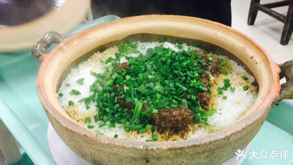 羊肉煲仔饭图片