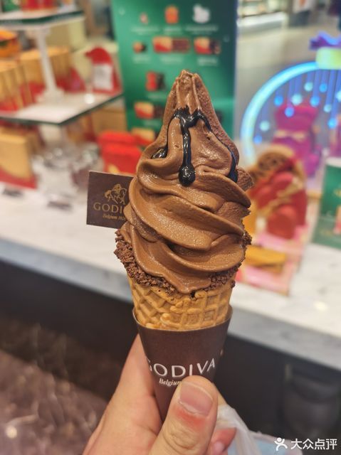 巧克力碎草莓冰淇淋推薦菜:godiva(蘇州久光)位於蘇州市蘇州工業園區