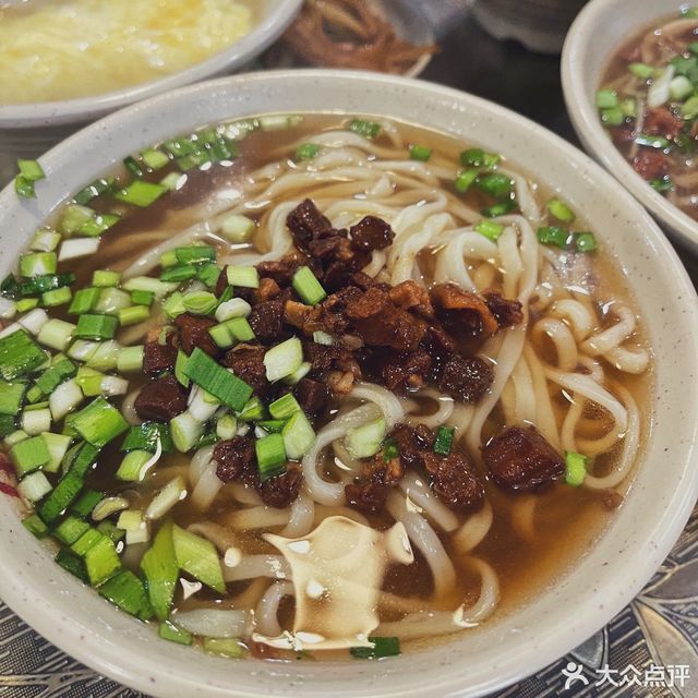 探寻古镇美食地图：水湖镇面馆的独特韵味