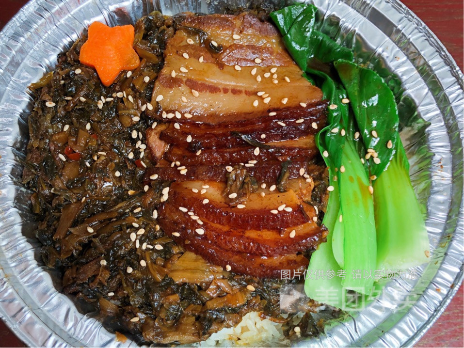 梅菜扣肉煲仔饭图片