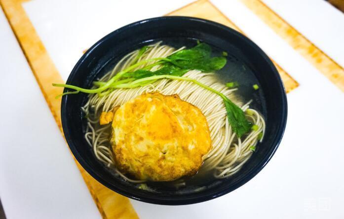 鸡蛋小面图片