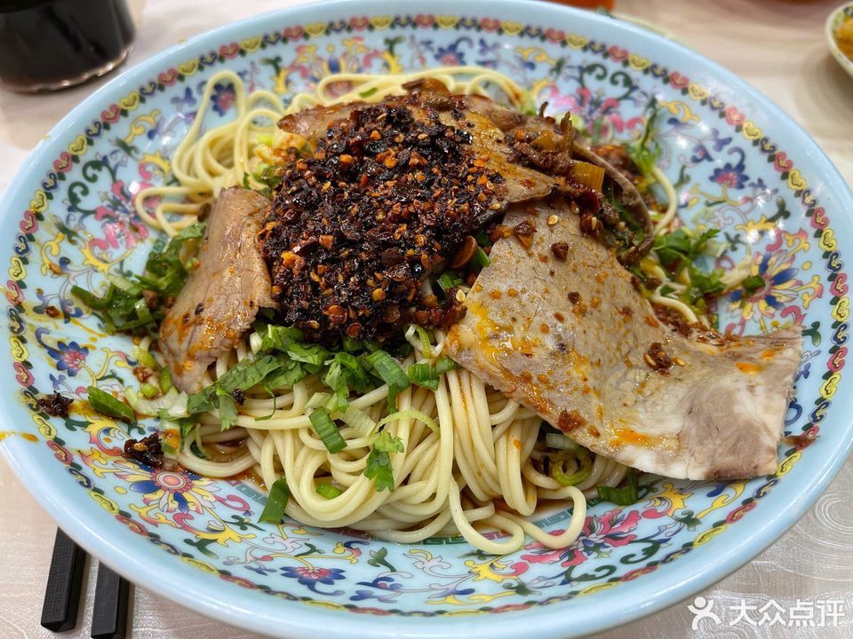 牛肉青拌面图片