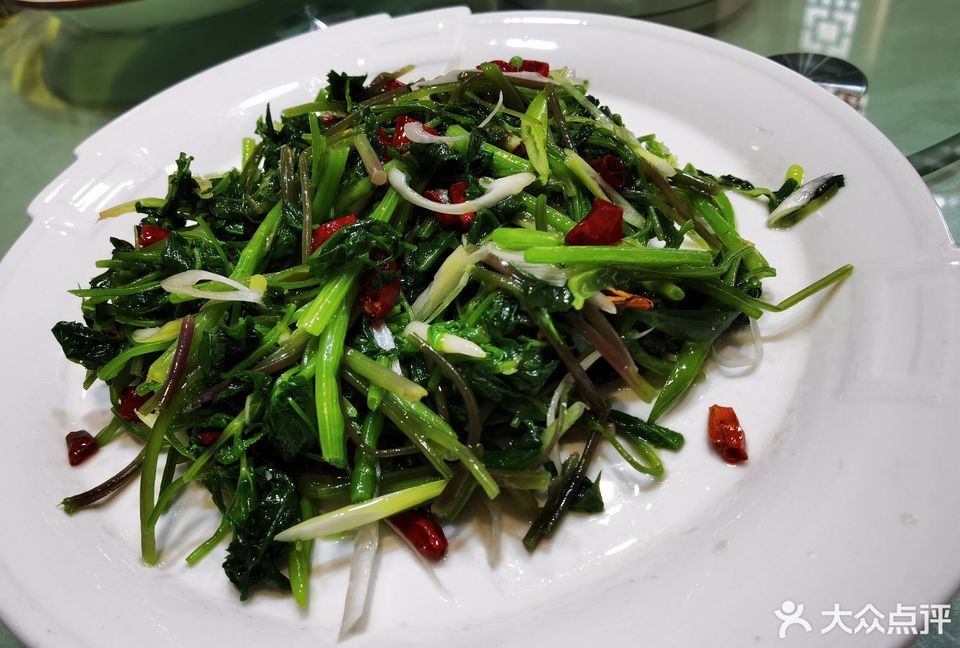 炝拌大叶芹图片