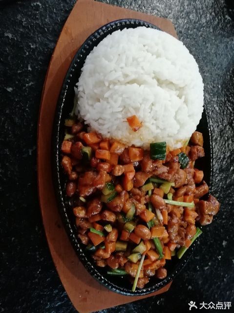 宫爆鸡丁铁板饭图片