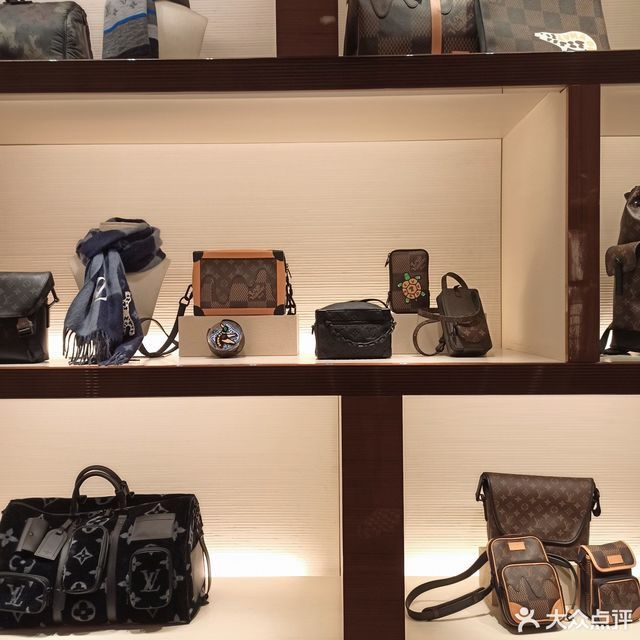 lv路易威登杭州大厦女装店