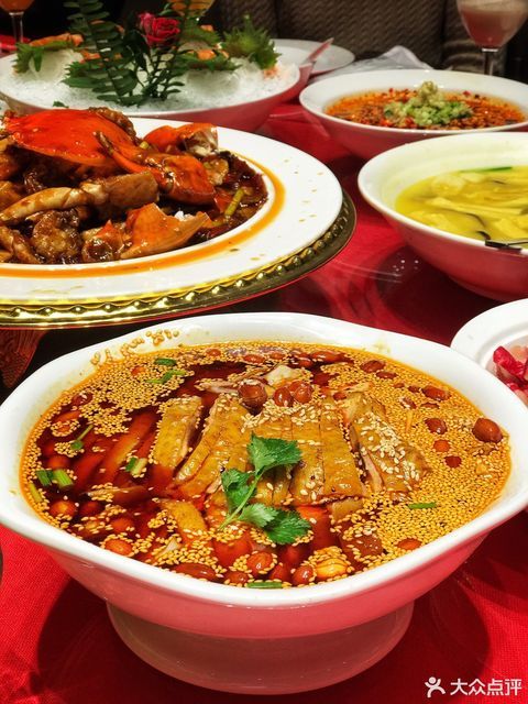 红杏鳝段粉丝推荐菜:红杏酒家(光华店)位于成都市青羊区光华东一路