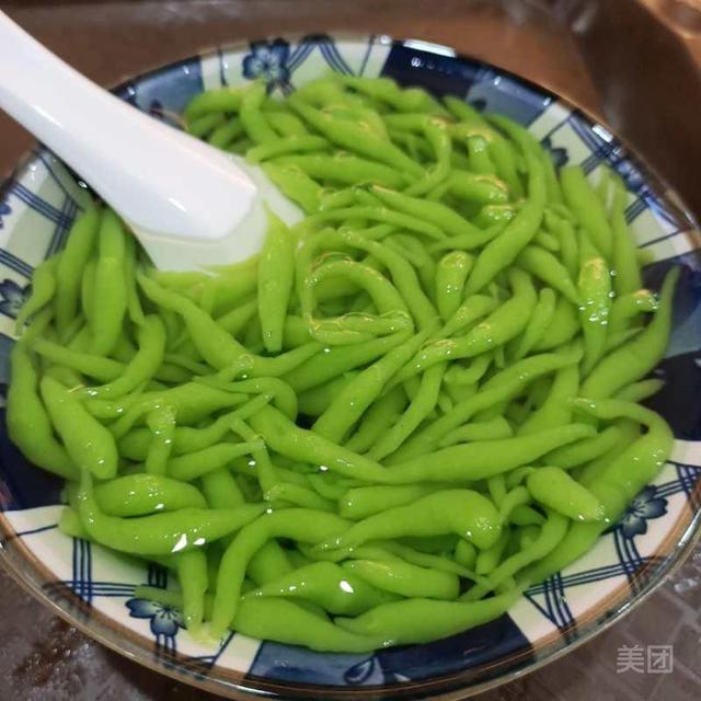 斑斓槐花粉图片