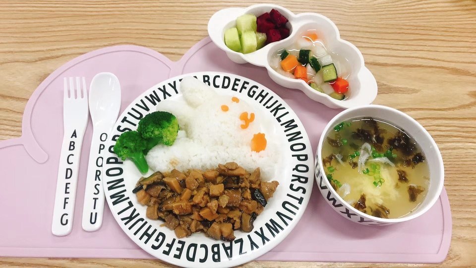 爱7食记儿童辅食餐厅