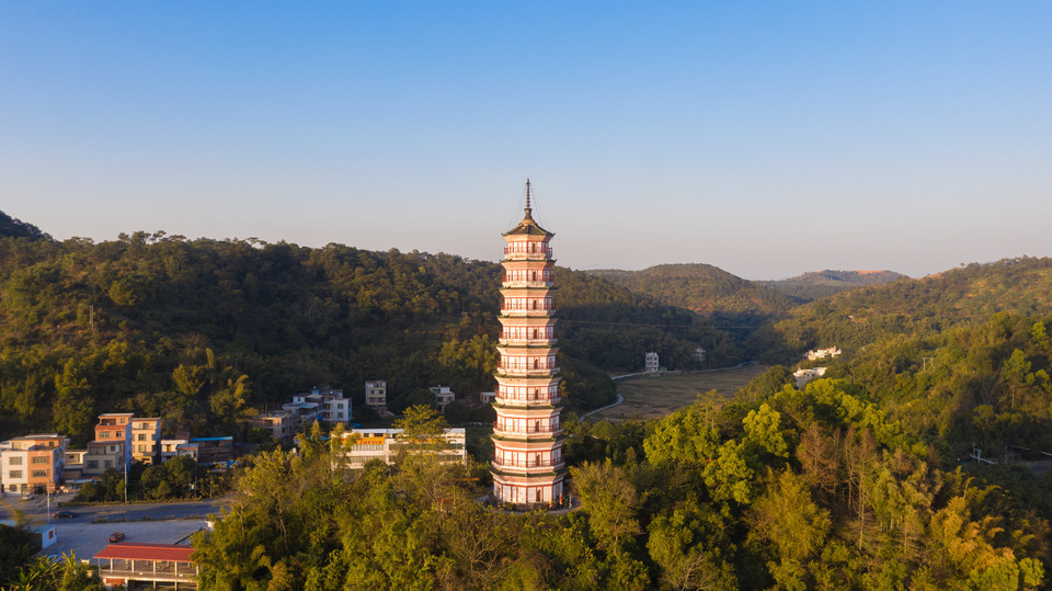                          三元塔