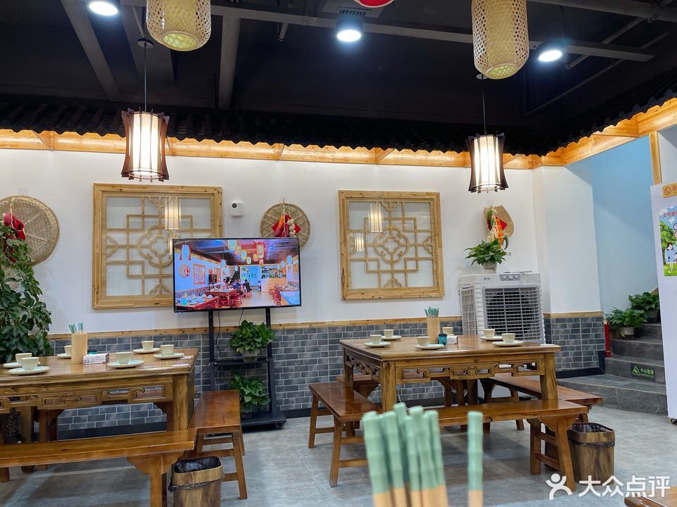 田园舍剁椒鱼头土家菜馆(兴庆大院店)