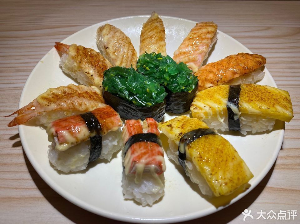 三文鱼腩寿司推荐菜:toro透乐小屋位于珠海市香洲区唐家湾镇山房路116