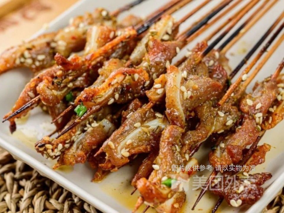 炸猪脆骨串图片
