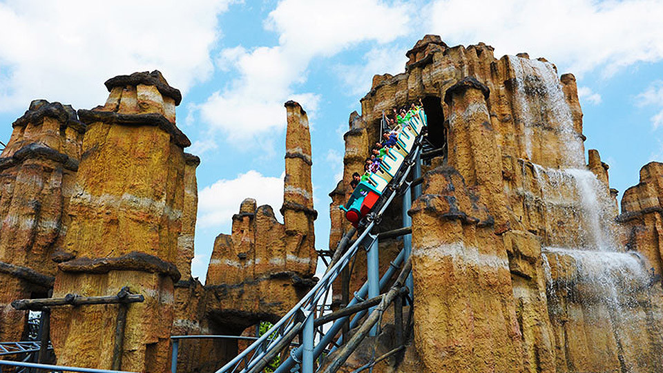 > 金渝体育公园