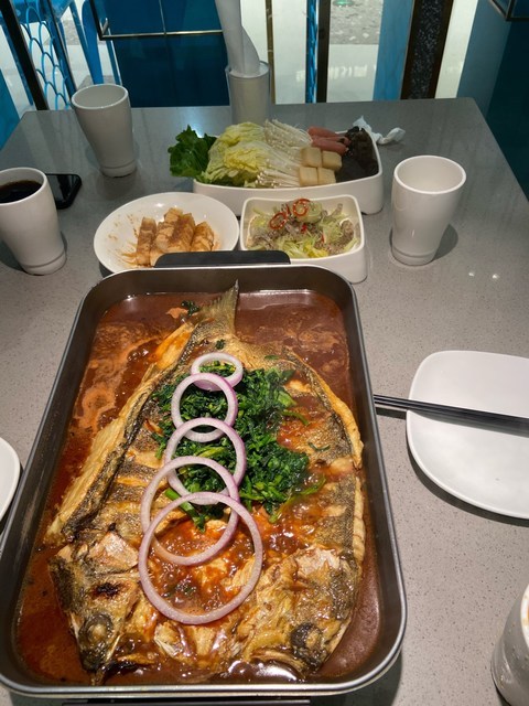 半天妖烤鱼(温州龙湾吾悦店)位于温州市上江路吾悦广场5楼5030-5031