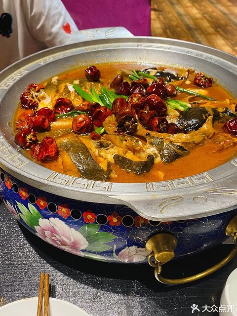 精品烤鸭推荐菜:光明渔港(中华店)位于石家庄市新华区中华北大街221号