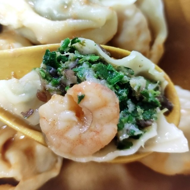 荠菜虾仁馄饨图片
