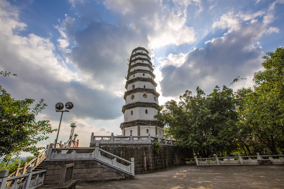 宜宾市 休闲娱乐 景点公园 > 白塔山景区    