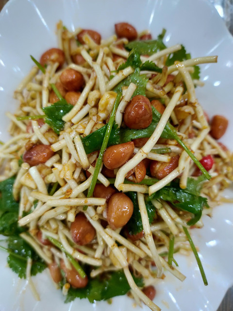 花生米拌节节根图片