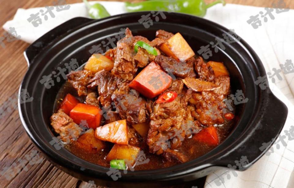 黄焖牛腩煲图片