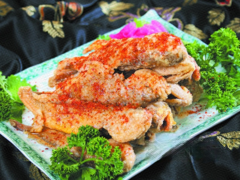 回民扒鸡(藁城店)位于石家庄市藁城区胜利西路胜利糖酒旁推荐菜:炸鸡