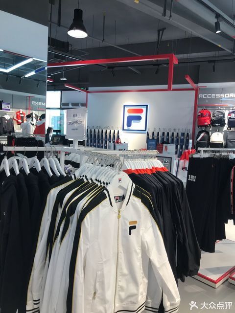 阿迪达斯佛罗伦萨小镇折扣店