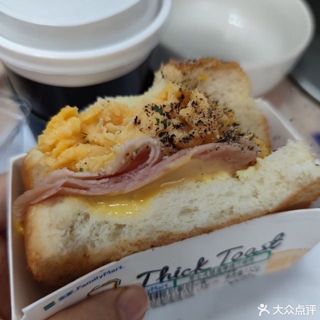 芝士火腿蛋厚烧三明治图片