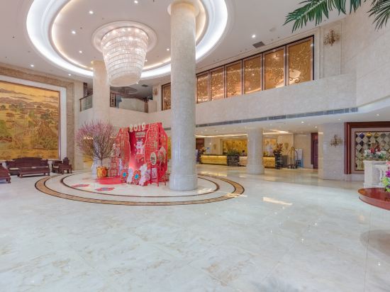 三埠假日酒店位于江门市开平市三埠街道港口路10号推荐菜:分类:高档型