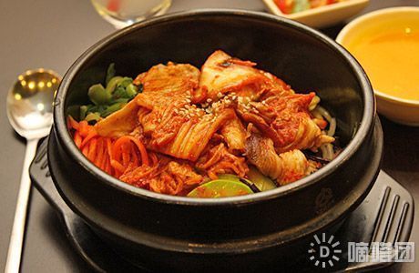 辣白菜石锅拌饭图片