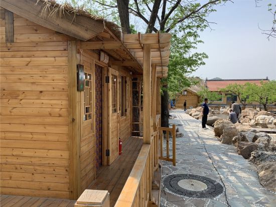           鞍山老村长农家院民宿