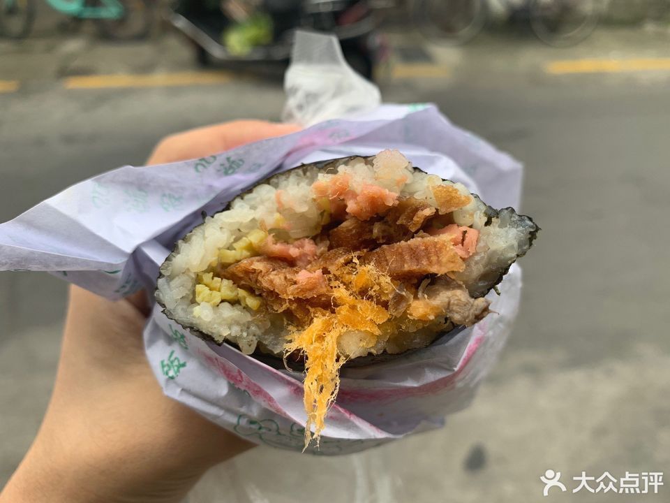 台州市 餐饮服务 餐馆 > 台湾饭团(育才店)里脊肉寿司 海苔里脊肉饭团