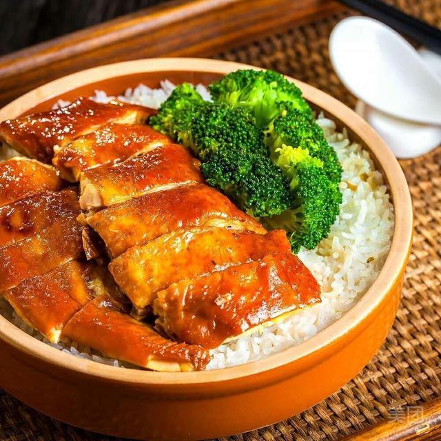 玫瑰油鸡钵仔饭图片