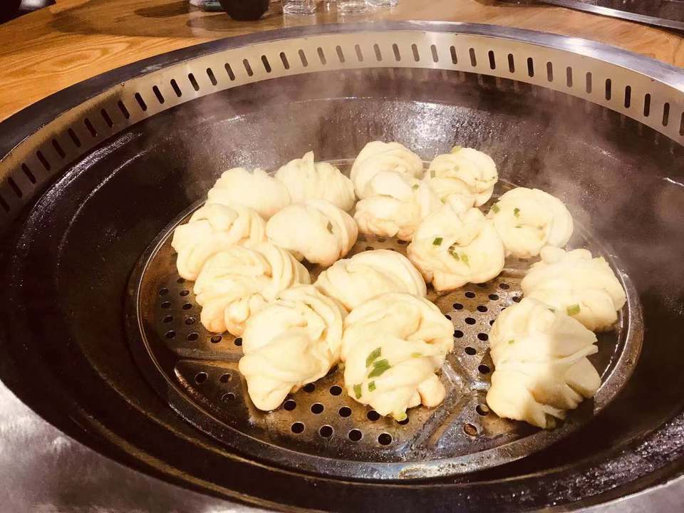 盛火威虎寨铁锅炖饭店