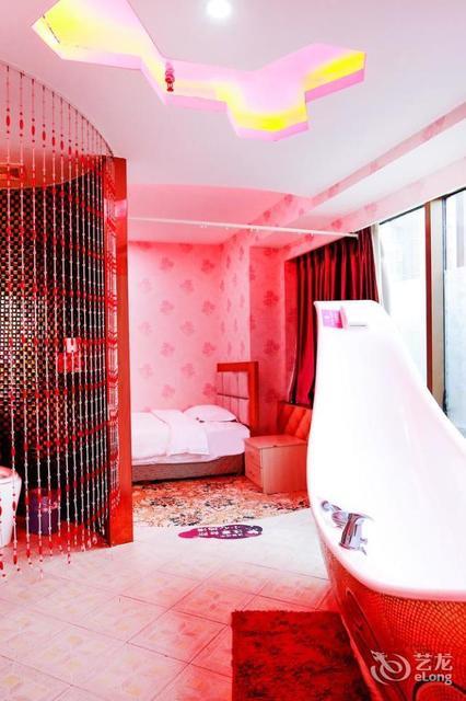 浪漫爱巢主题酒店成都世纪城新会展中心店