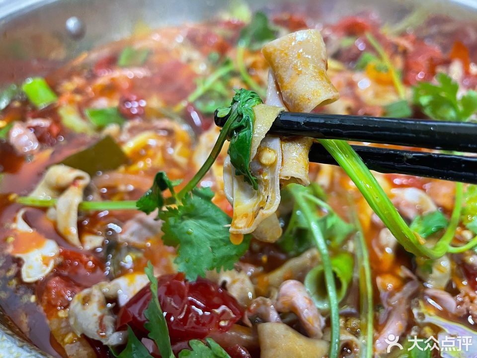 推荐菜:黔江古镇鸡杂位于重庆市渝中区美专校街14号