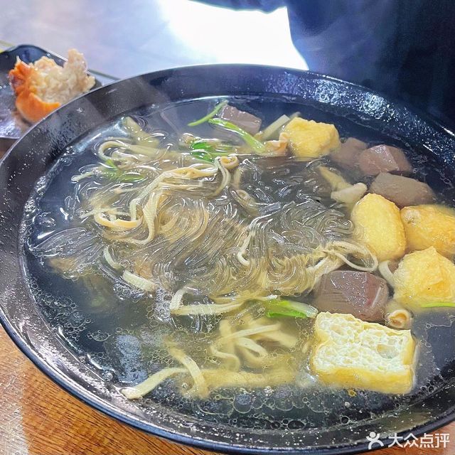 甲乙坊生煎馆(洛社店)位于无锡市惠山区新兴东路60-61号推荐菜:鲜肉