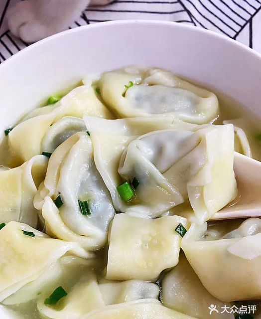 青菜馄饨图片