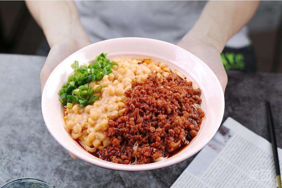 豌豆杂酱面图片
