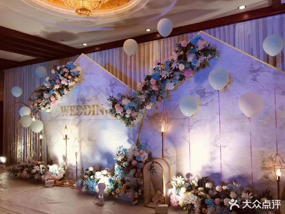 金夫人婚纱婚庆